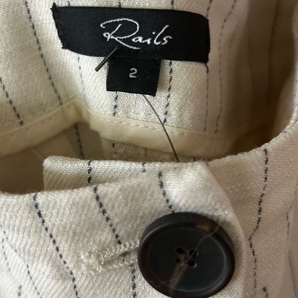 New Rails Ilena Pin Stripe Linen Shorts - Picture 4 of 4